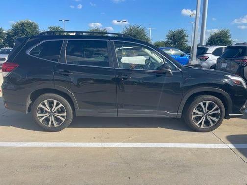 Crystal Black Silica 2023 Subaru Forester Limited