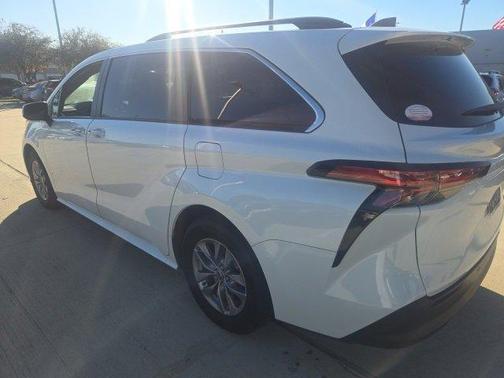 2022 Toyota Sienna XLE