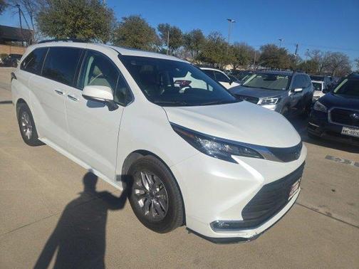 2022 Toyota Sienna XLE