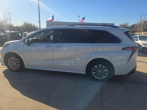 2022 Toyota Sienna XLE