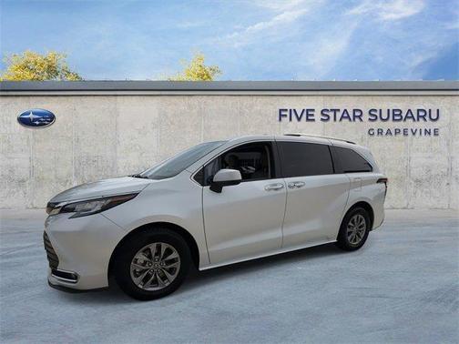 2022 Toyota Sienna XLE