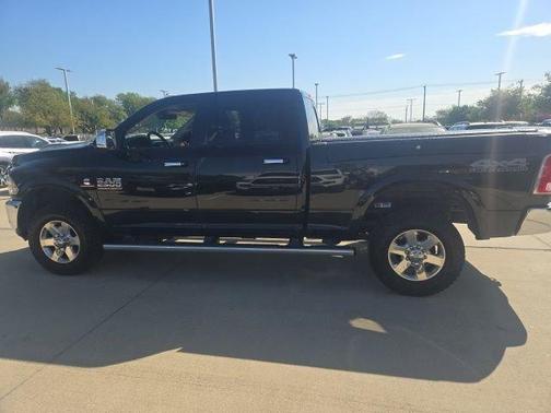Brilliant Black Crystal Pearlcoat 2017 RAM 2500 Laramie