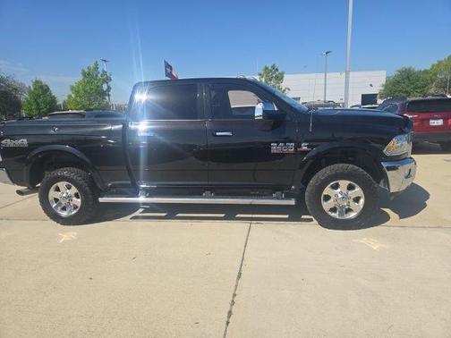 Brilliant Black Crystal Pearlcoat 2017 RAM 2500 Laramie