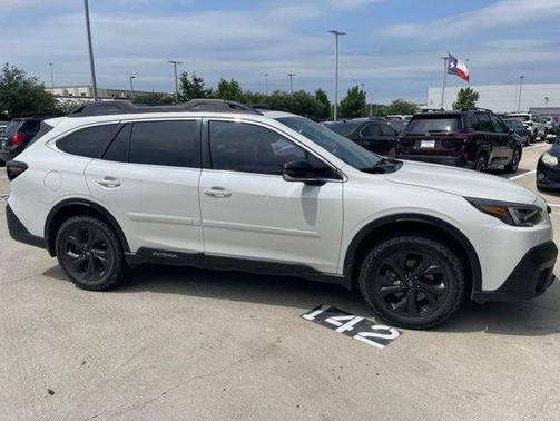 Crystal White Pearl 2021 Subaru Outback Onyx Edition XT
