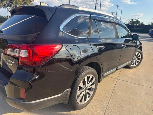 Crystal Black Silica 2017 Subaru Outback 3.6R Touring