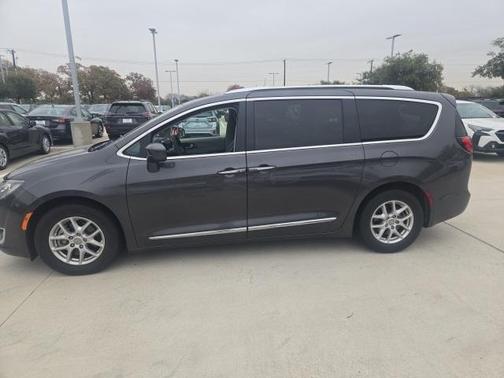 2020 Chrysler Pacifica Touring-L