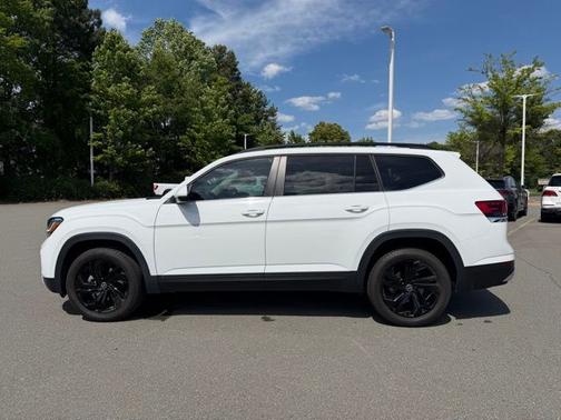 Pure White 2023 Volkswagen Atlas 3.6 SE w/ Technology