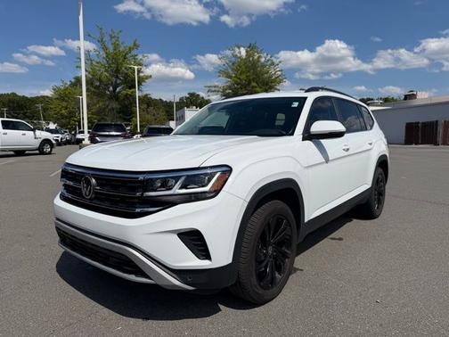 Pure White 2023 Volkswagen Atlas 3.6 SE w/ Technology