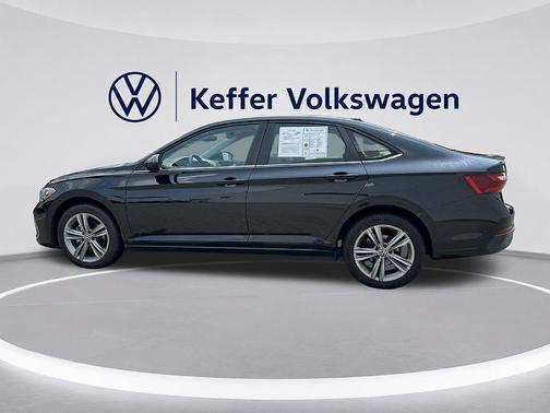 Deep Black Pearl Effect 2024 Volkswagen Jetta 1.5T SE