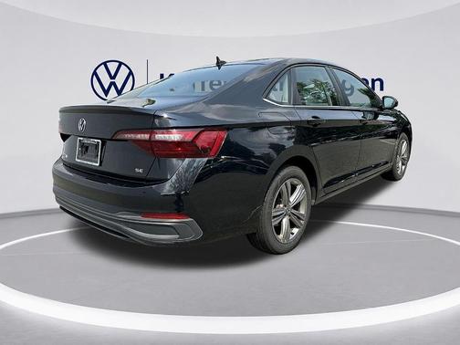 Deep Black Pearl Effect 2024 Volkswagen Jetta 1.5T SE