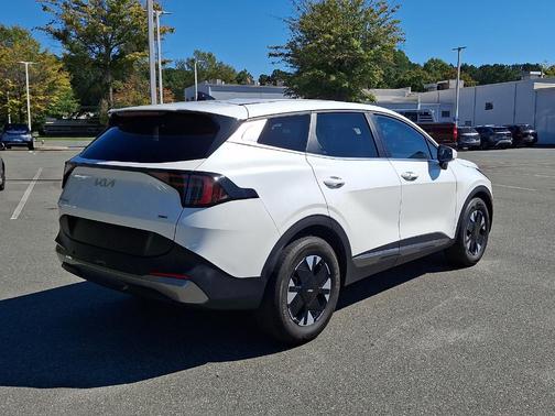 Snow White Pearl 2026 Kia Sportage Hybrid LX