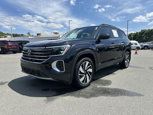 Deep Black Pearl Effect 2024 Volkswagen Atlas 2.0T SE