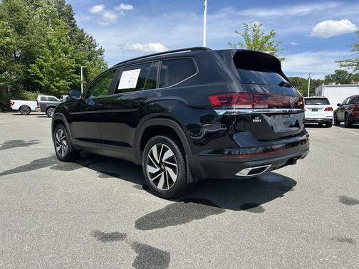 Deep Black Pearl Effect 2024 Volkswagen Atlas 2.0T SE