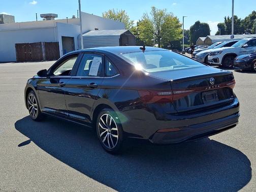 Deep Black Pearl Effect 2025 Volkswagen Jetta 1.5T SE