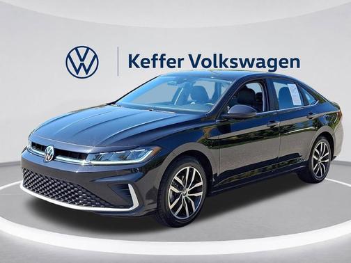 Deep Black Pearl Effect 2025 Volkswagen Jetta 1.5T SE
