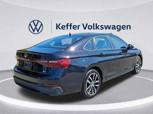 Deep Black Pearl Effect 2025 Volkswagen Jetta 1.5T SE