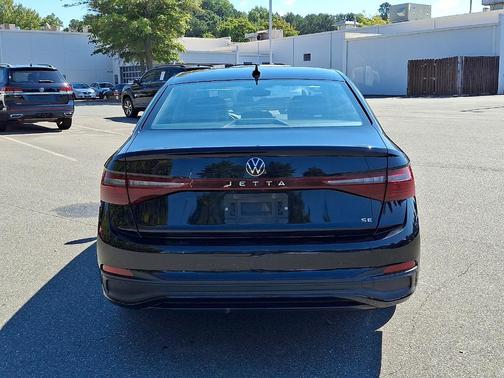 Deep Black Pearl Effect 2025 Volkswagen Jetta 1.5T SE