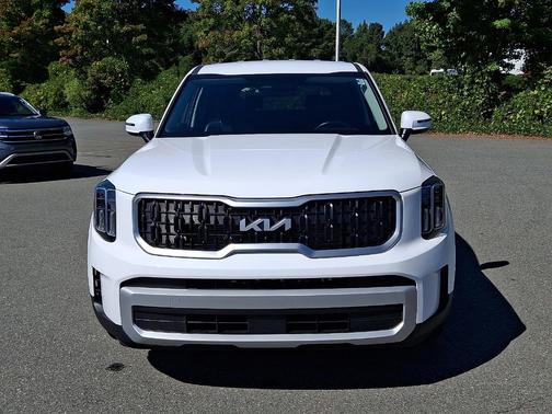 Glacial White Pearl 2024 Kia Telluride LX