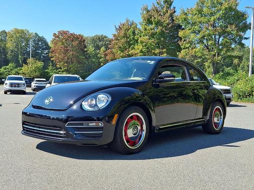 Deep Black Pearl Effect 2018 Volkswagen Beetle 2.0T SE