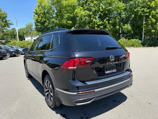 Deep Black Pearl Effect 2022 Volkswagen Tiguan 2.0T S