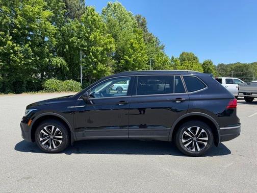 Deep Black Pearl Effect 2022 Volkswagen Tiguan 2.0T S