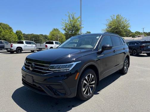 Deep Black Pearl Effect 2022 Volkswagen Tiguan 2.0T S