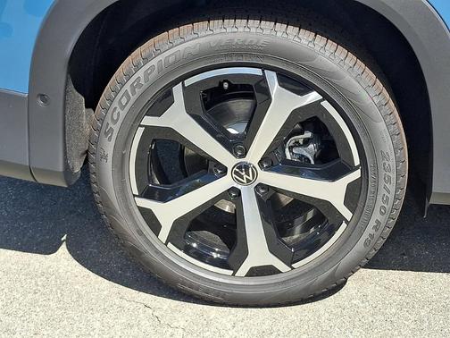 Monterey Blue Pearl 2026 Volkswagen Tiguan 2.0T SE