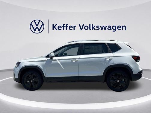 Pure White 2026 Volkswagen Taos 1.5T SE