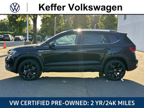 Deep Black Pearl Effect 2023 Volkswagen Taos 1.5T SE