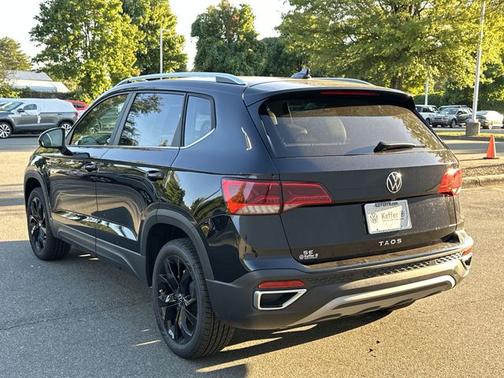 Deep Black Pearl Effect 2023 Volkswagen Taos 1.5T SE