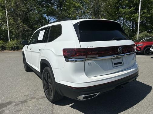 Pure White 2025 Volkswagen Atlas 2.0T SE w/ Technology