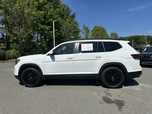 Pure White 2025 Volkswagen Atlas 2.0T SE w/ Technology