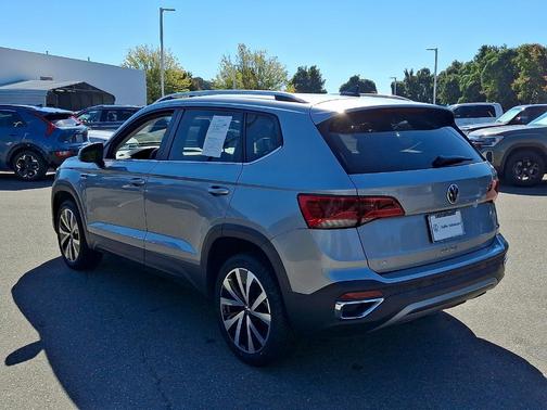 Pyrite Silver Metallic 2022 Volkswagen Taos 1.5T SE