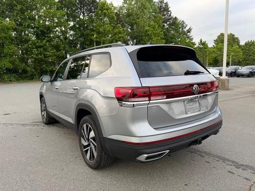 Silver Mist Metallic 2025 Volkswagen Atlas 2.0T SE w/ Technology
