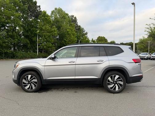 Silver Mist Metallic 2025 Volkswagen Atlas 2.0T SE w/ Technology