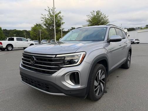 Silver Mist Metallic 2025 Volkswagen Atlas 2.0T SE w/ Technology