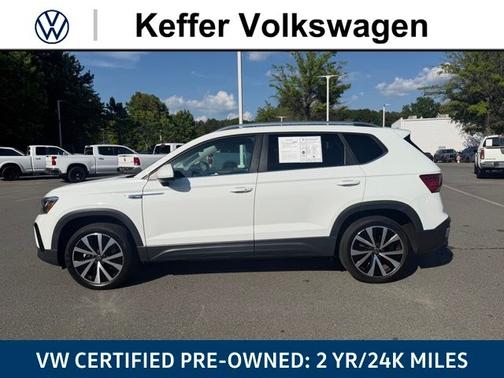 Pure White 2023 Volkswagen Taos 1.5T SE