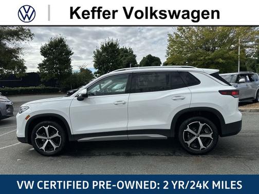 Pure White 2025 Volkswagen Tiguan 2.0T SE