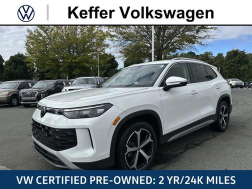 Pure White 2025 Volkswagen Tiguan 2.0T SE