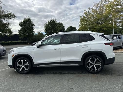 Pure White 2025 Volkswagen Tiguan 2.0T SE