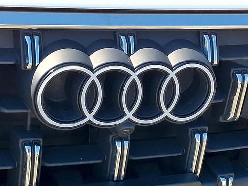 Carrara White 2025 Audi Q7 55 Premium Plus