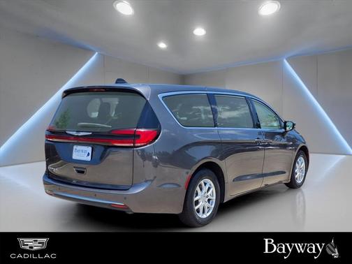 2023 Chrysler Pacifica Touring-L