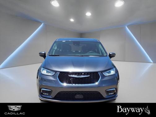 2023 Chrysler Pacifica Touring-L
