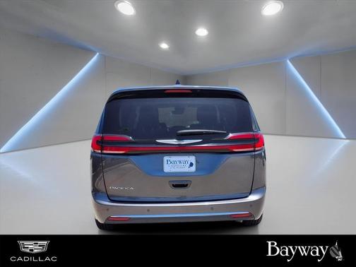 2023 Chrysler Pacifica Touring-L