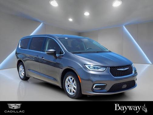 2023 Chrysler Pacifica Touring-L