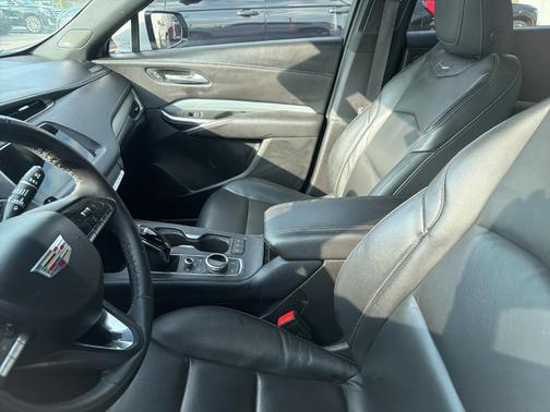 2023 Cadillac XT4 Premium Luxury