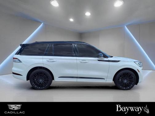 White Metallic 2022 Lincoln Aviator Black Label AWD