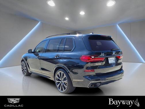 2021 BMW X7 M50i
