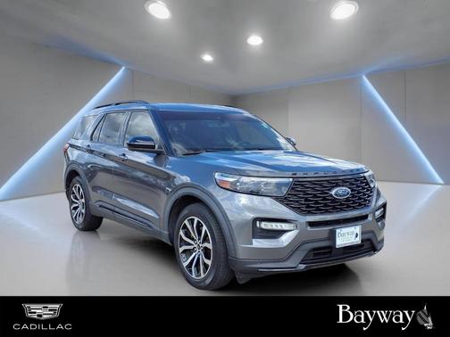 Gray Metallic 2022 Ford Explorer ST-Line