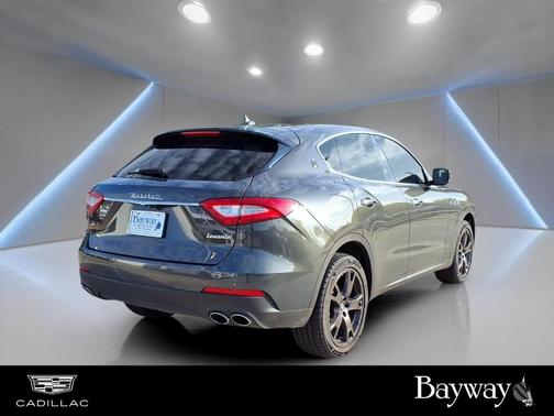 Grigio 2018 Maserati Levante Base